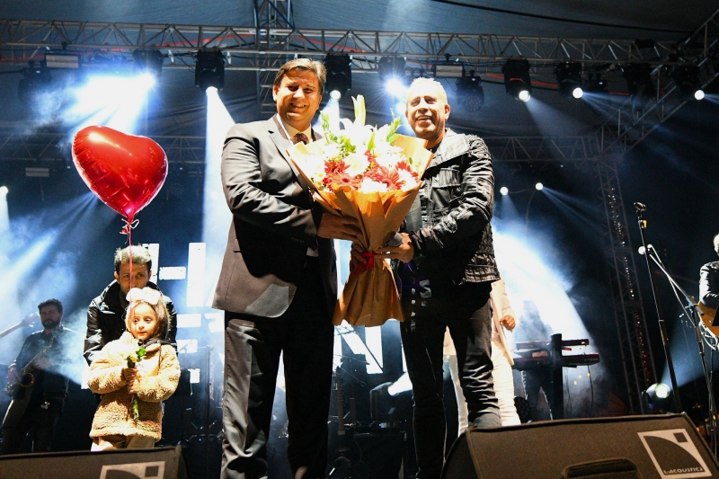 Haluk Levent ve Özgür Can Çoban’dan Beşkaza Meydanı’nda muhteşem konser